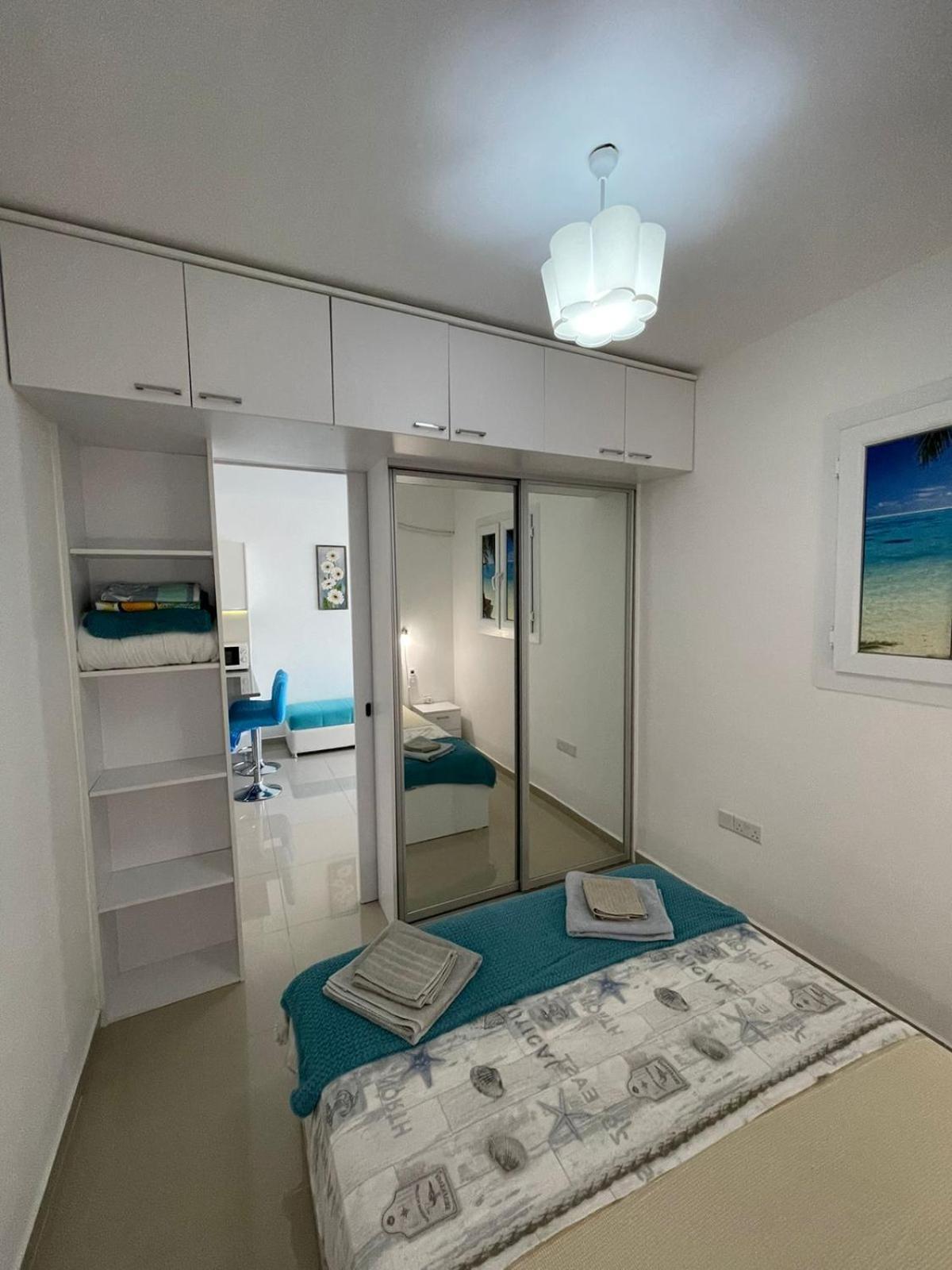 Blue Apartment In 5* Ceasar Resort Trikomo Exteriör bild