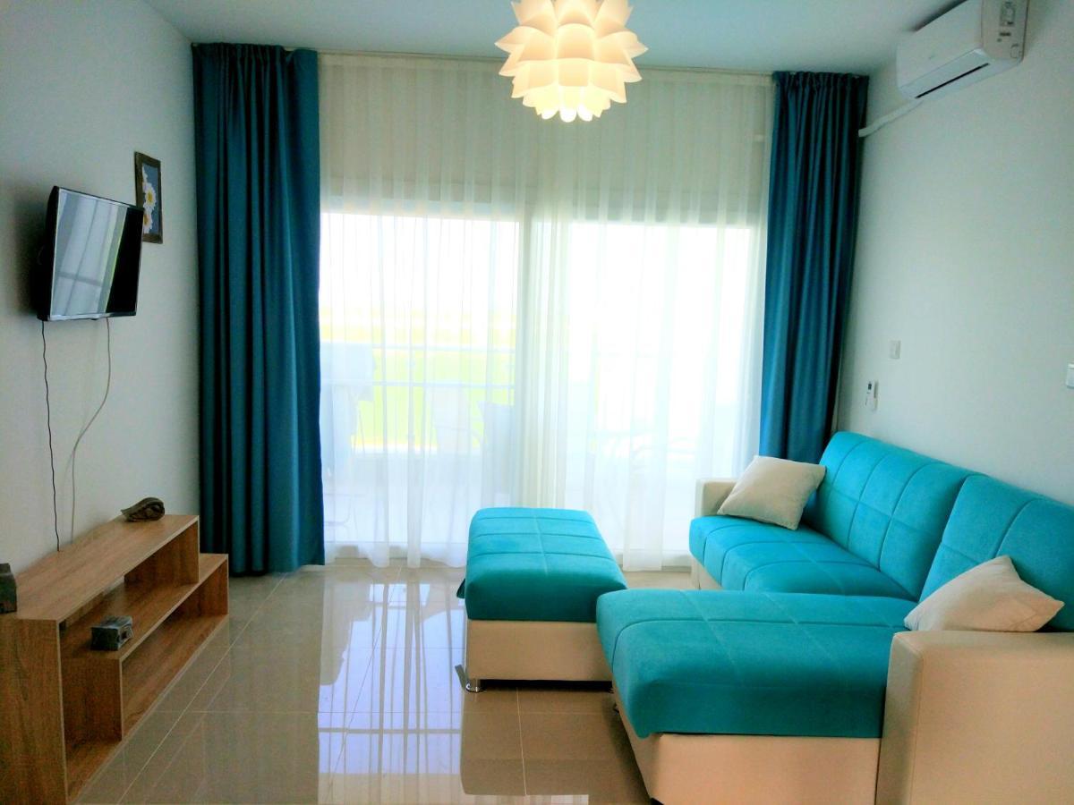 Blue Apartment In 5* Ceasar Resort Trikomo Exteriör bild