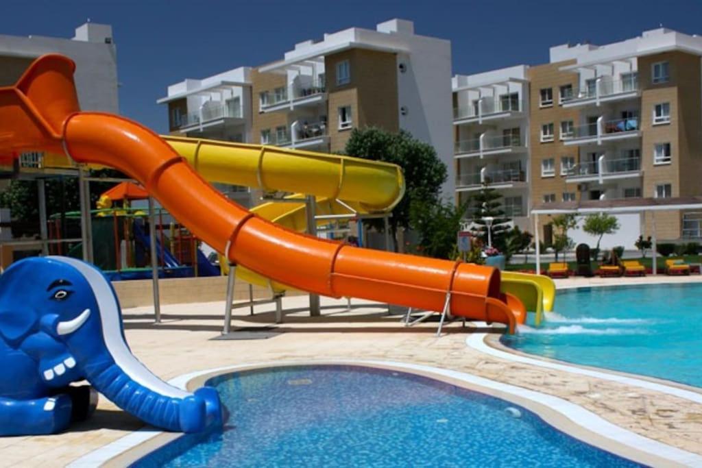 Blue Apartment In 5* Ceasar Resort Trikomo Exteriör bild